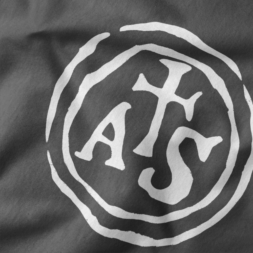 stradivarius: inscription classic tee in asphalt, close-up of the print