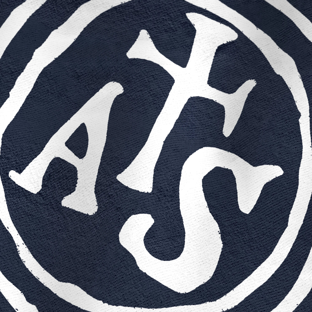 stradivarius: inscription classic crewneck in classic navy, close-up of the print
