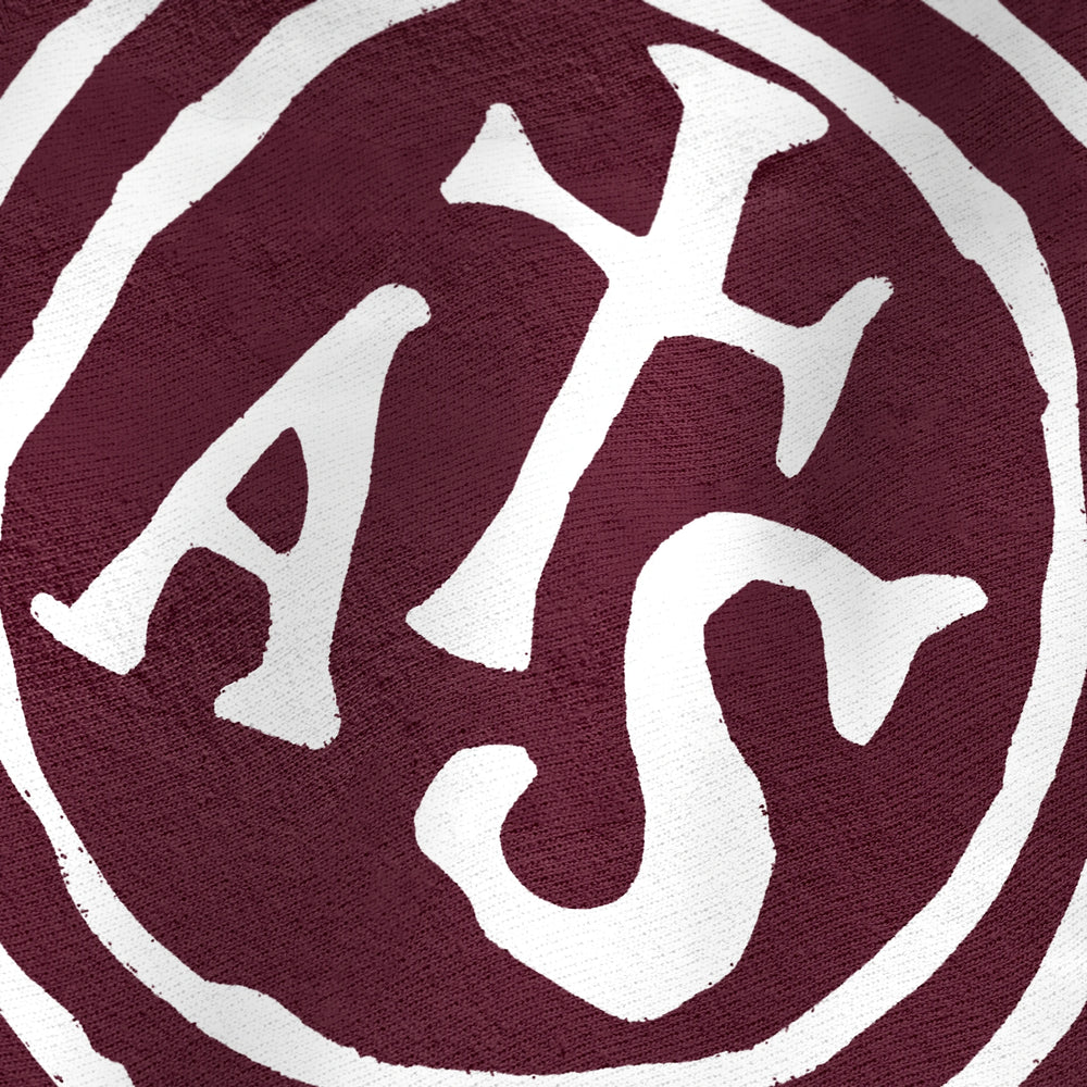 stradivarius: inscription classic crewneck in maroon, close-up of the print